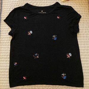 American Eagle soft & sexy collection t-shirt Black with flowers. Size: S